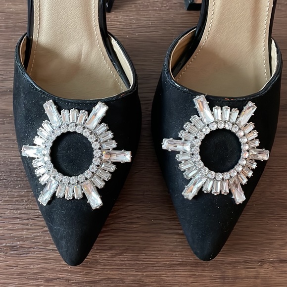 Black suede point toe heels size 8 rhinestone jewel on toe - Picture 4 of 4